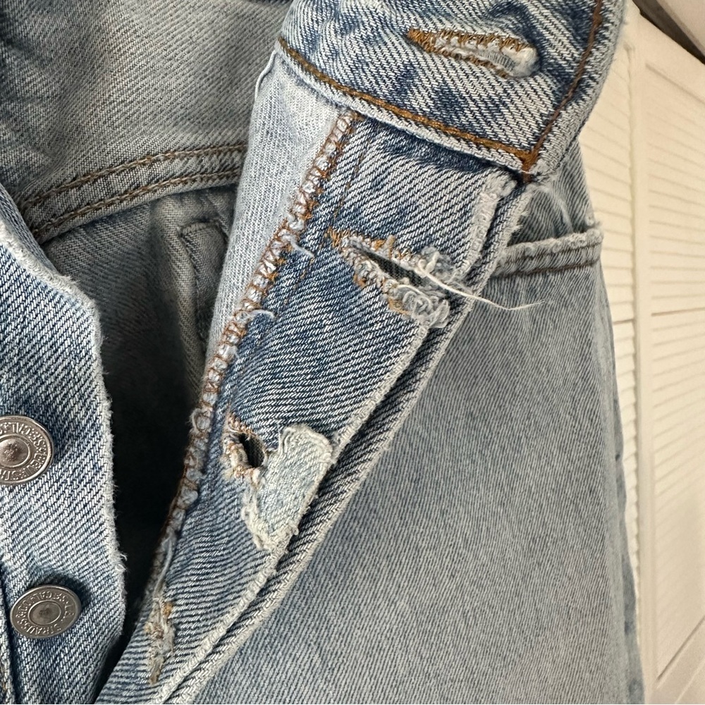 Vintage 80’s Levi’s Light Blue Distressed Jeans 36W - Picture 4 of 11